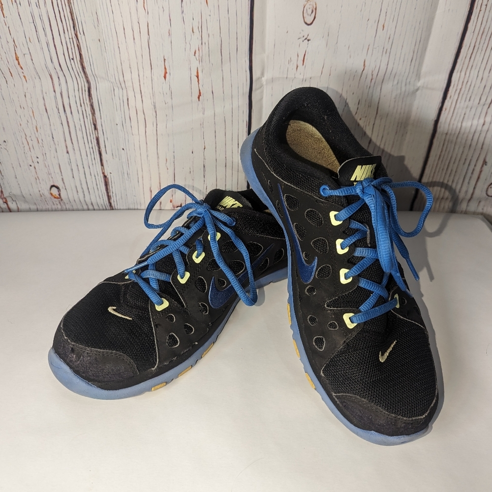 Black Nike Tennis Shoes Size 7.5